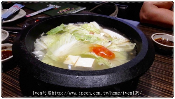 滿溢No.2石頭火鍋、韓式燒肉吧：《新竹火鍋》傳承50年沙茶火鍋\古早精緻的鍋品\與朋友幸福滿溢聚餐在『滿溢No.2石頭火鍋、韓式燒肉吧（新竹）』