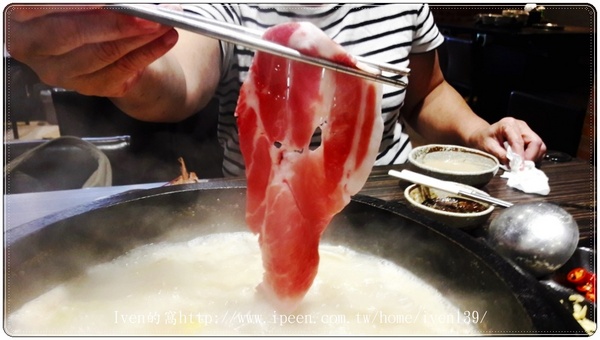 滿溢No.2石頭火鍋、韓式燒肉吧：《新竹火鍋》傳承50年沙茶火鍋\古早精緻的鍋品\與朋友幸福滿溢聚餐在『滿溢No.2石頭火鍋、韓式燒肉吧（新竹）』