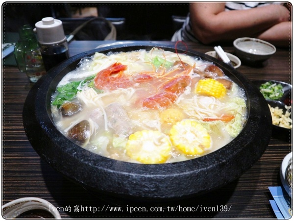 滿溢No.2石頭火鍋、韓式燒肉吧：《新竹火鍋》傳承50年沙茶火鍋\古早精緻的鍋品\與朋友幸福滿溢聚餐在『滿溢No.2石頭火鍋、韓式燒肉吧（新竹）』