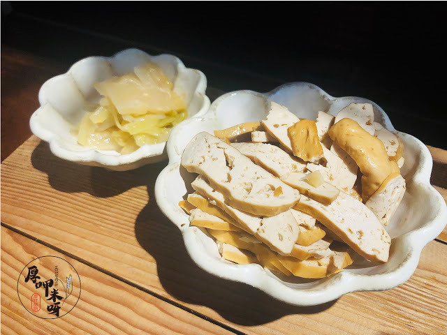 【厚呷米呀│新北板橋】 門前隱味牛肉麵 (WUMAMII) 預約後等待375天之一天一個饗念/今天是第798天的老湯熬出一個回味/大叔不像大叔的用心料理/只有一種牛肉麵套餐可選細麵寬麵