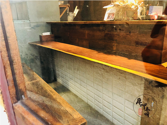 【厚呷米呀│新北板橋】 門前隱味牛肉麵 (WUMAMII) 預約後等待375天之一天一個饗念/今天是第798天的老湯熬出一個回味/大叔不像大叔的用心料理/只有一種牛肉麵套餐可選細麵寬麵