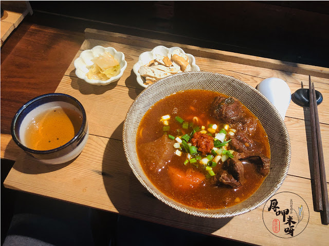 【厚呷米呀│新北板橋】 門前隱味牛肉麵 (WUMAMII) 預約後等待375天之一天一個饗念/今天是第798天的老湯熬出一個回味/大叔不像大叔的用心料理/只有一種牛肉麵套餐可選細麵寬麵