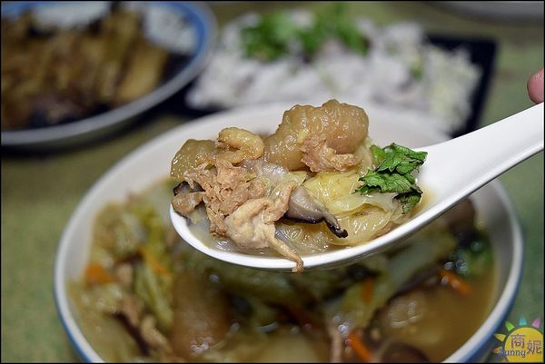 阿東師美食特區：台中平價熱炒。阿東師。每日現炒餐廳菜色百元價位一點利黃昏市場超人氣熱炒主婦最愛!