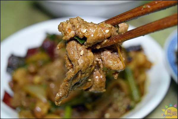 阿東師美食特區：台中平價熱炒。阿東師。每日現炒餐廳菜色百元價位一點利黃昏市場超人氣熱炒主婦最愛!