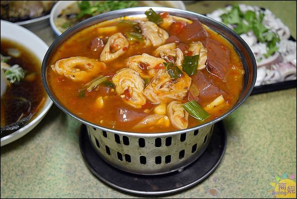 阿東師美食特區：台中平價熱炒。阿東師。每日現炒餐廳菜色百元價位一點利黃昏市場超人氣熱炒主婦最愛!