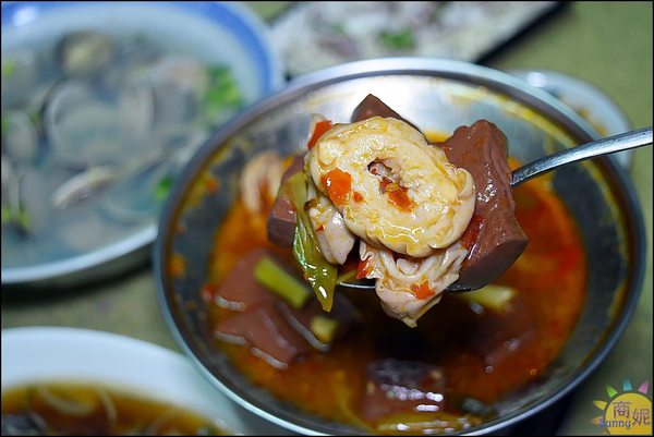 阿東師美食特區：台中平價熱炒。阿東師。每日現炒餐廳菜色百元價位一點利黃昏市場超人氣熱炒主婦最愛!