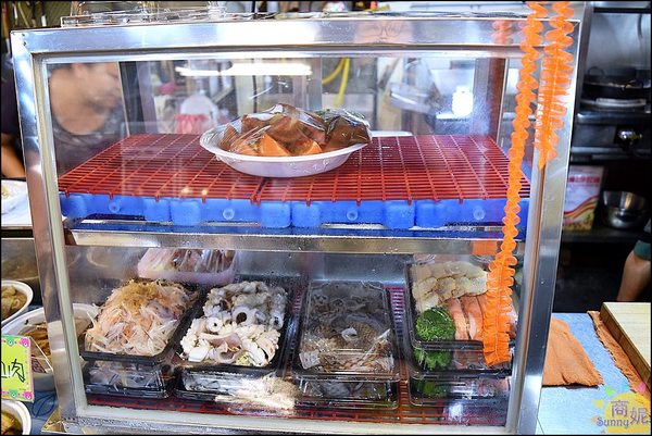 阿東師美食特區：台中平價熱炒。阿東師。每日現炒餐廳菜色百元價位一點利黃昏市場超人氣熱炒主婦最愛!