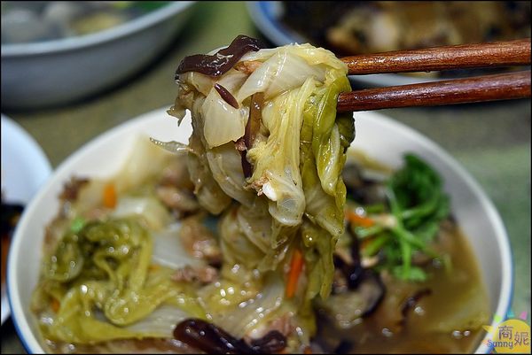 阿東師美食特區：台中平價熱炒。阿東師。每日現炒餐廳菜色百元價位一點利黃昏市場超人氣熱炒主婦最愛!