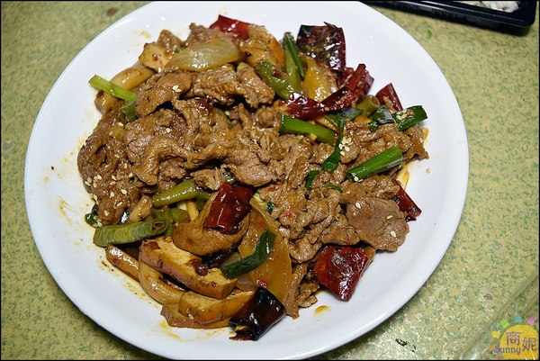 阿東師美食特區：台中平價熱炒。阿東師。每日現炒餐廳菜色百元價位一點利黃昏市場超人氣熱炒主婦最愛!