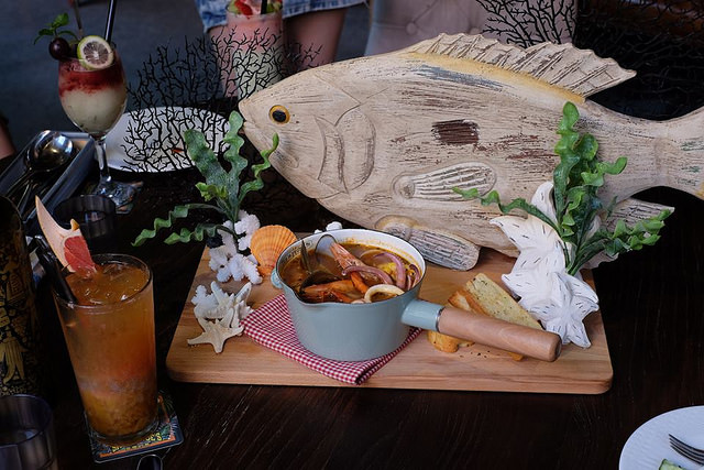 21761370_1567074506646863_2741166178908774130_n