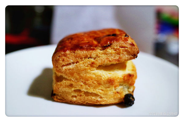 【台中美食】Cream Tea ~ 訂單滿到半年後嘍/療癒系甜點又美又好吃❤️檸檬塔、司康都超讚/食尚玩家強烈強薦