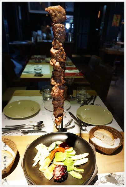 荳牛柴燒牛排餐廳-35-Donio柴燒風味伊比利豬肉串.JPG