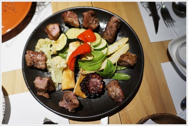 荳牛柴燒牛排餐廳-37-Donio柴燒風味伊比利豬肉串.JPG
