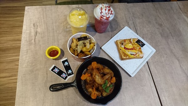 ONE PIECE 台灣航海王專賣店:台中旗艦店~台灣航海王專賣店~霸氣的說我要成為海賊王~與同伴們坐上千陽號享用主題餐點吧~ONE PIECE~ ONE PIECE 台灣航海王專賣店:台中旗艦店~台灣航海王專賣店~霸氣的說我要成為海賊王~與同伴們坐上千陽號享用主題餐點吧~ONE PIECE~