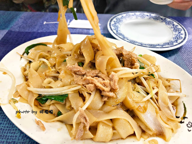 【新竹 新埔】日勝飲食店🍜🍜近60載老店，許多名人一訪再訪，炒粄條口味真的好吃，用餐時段人潮多到炸，平常日只賣午餐，內行人才知道的巷弄美食喔！