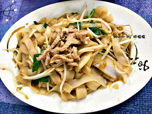 【新竹 新埔】日勝飲食店🍜🍜近60載老店，許多名人一訪再訪，炒粄條口味真的好吃，用餐時段人潮多到炸，平常日只賣午餐，內行人才知道的巷弄美食喔！