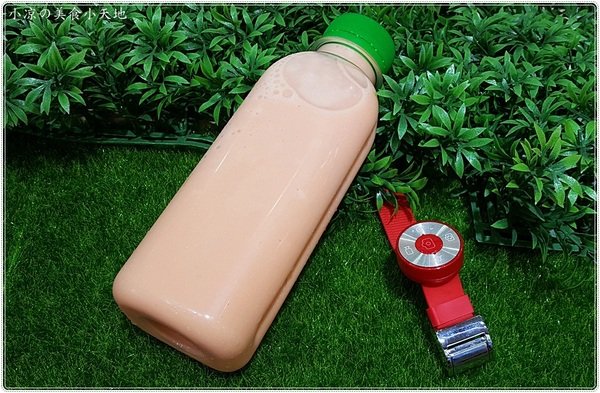 30鮮the juice沙冰果汁：台中西屯』30鮮 the Juice沙冰果汁║逢甲必喝木瓜牛奶。全新進化版，木瓜大神香醇濃好好喝啊！