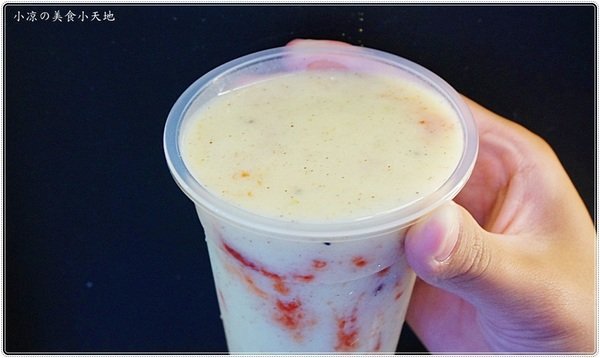 30鮮the juice沙冰果汁：台中西屯』30鮮 the Juice沙冰果汁║逢甲必喝木瓜牛奶。全新進化版，木瓜大神香醇濃好好喝啊！