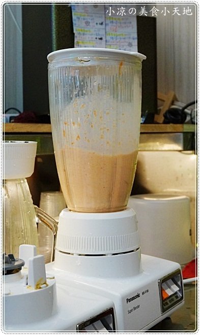 30鮮the juice沙冰果汁：台中西屯』30鮮 the Juice沙冰果汁║逢甲必喝木瓜牛奶。全新進化版，木瓜大神香醇濃好好喝啊！