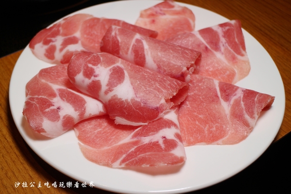 圍樂鮮境涮涮鍋：新店火鍋『圍樂鮮境涮涮鍋』捷運大坪林站/豪華雙人海鮮餐送10盎司肉片