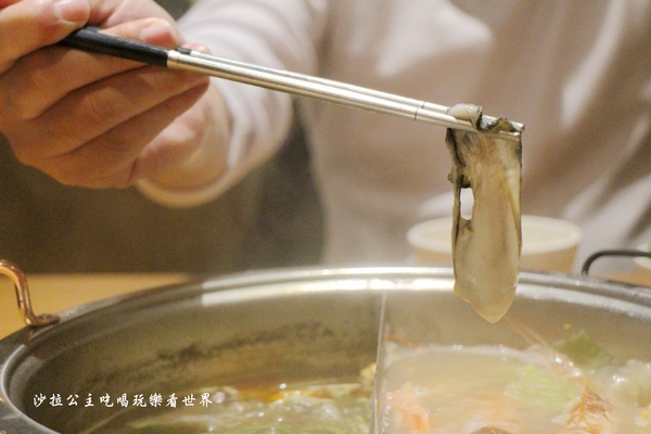 圍樂鮮境涮涮鍋：新店火鍋『圍樂鮮境涮涮鍋』捷運大坪林站/豪華雙人海鮮餐送10盎司肉片