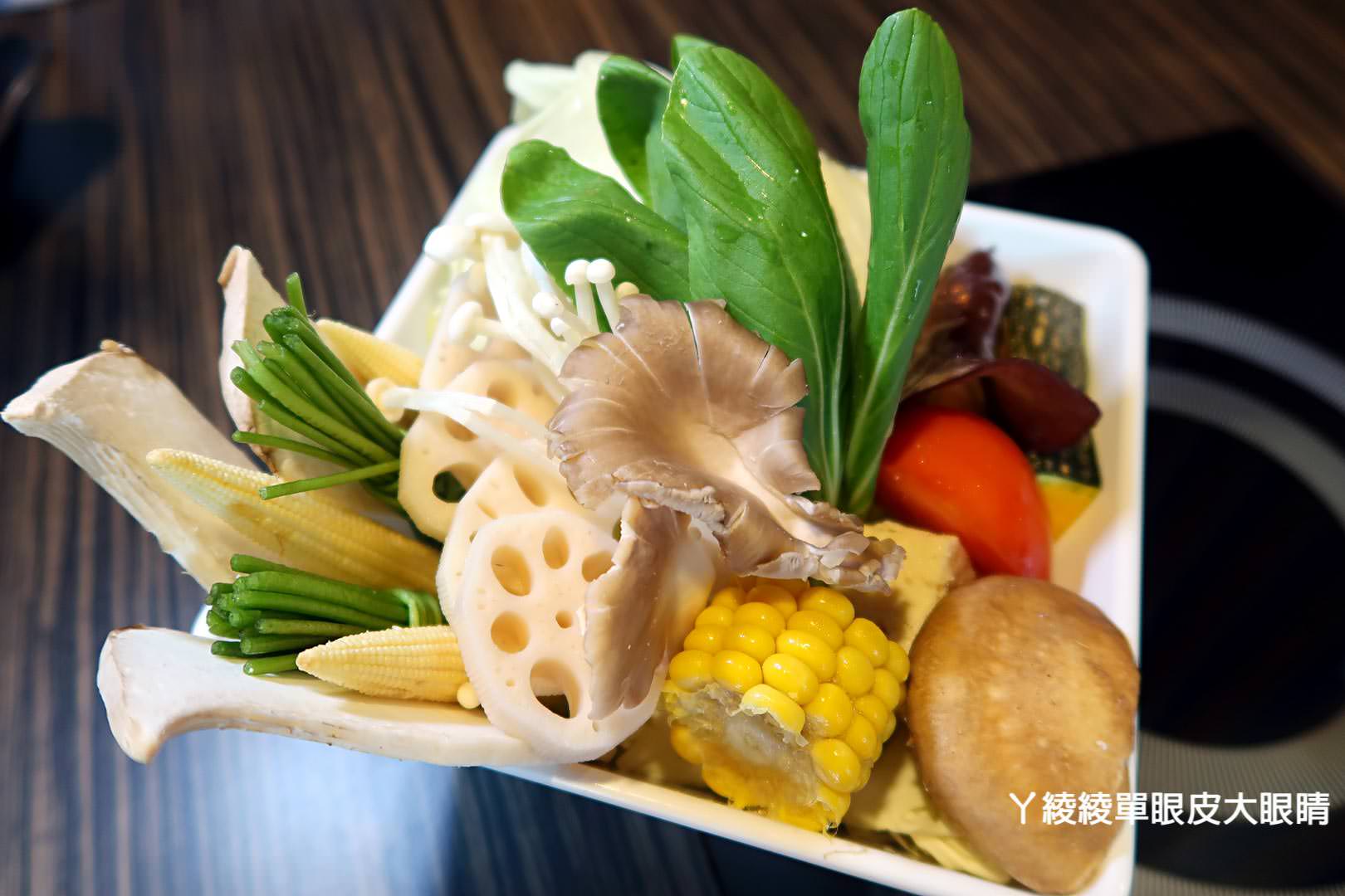 苗栗竹南頭份好吃火鍋推薦！尚順廣場《開鍋精緻涮涮鍋》獨家麻辣湯頭順口不傷胃、菜盤換成大肉盤