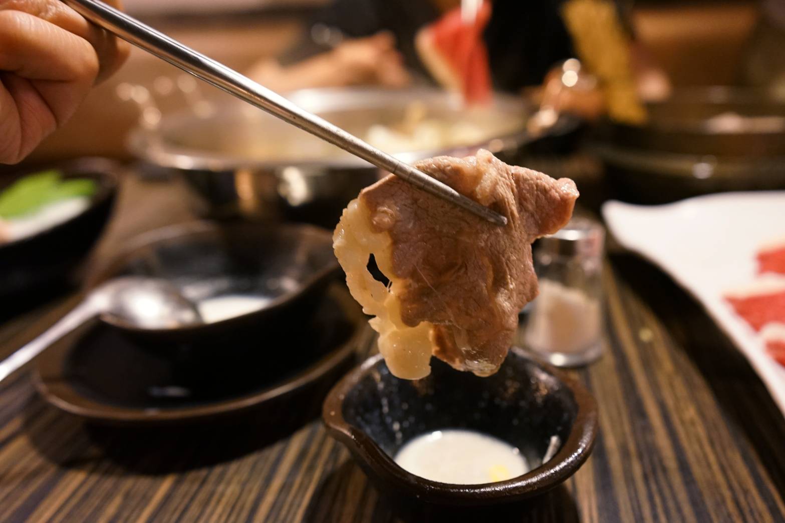 【苗栗|美食】 菜盤可換肉!頭份大肉盤火鍋 開鍋精緻刷刷鍋 (含菜單) 大推牛奶鍋底超香濃