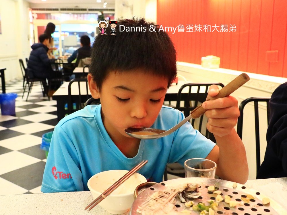 《新竹特色火鍋餐廳》二月牌沙茶爐。無菜單海鮮塔。霜降豬肉漿。吃宵夜的新選擇︱食尚玩家推薦美食（影片）