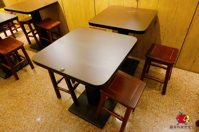 [食記] 新竹竹北-麵角麵食館 メン角 Q彈不軟爛烏龍麵 麻辣排骨麵軟嫩又開胃 豬肉胡麻拌麵焦香豬肉好對味