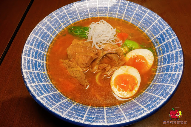 [食記] 新竹竹北-麵角麵食館 メン角 Q彈不軟爛烏龍麵 麻辣排骨麵軟嫩又開胃 豬肉胡麻拌麵焦香豬肉好對味