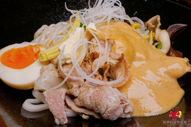 [食記] 新竹竹北-麵角麵食館 メン角 Q彈不軟爛烏龍麵 麻辣排骨麵軟嫩又開胃 豬肉胡麻拌麵焦香豬肉好對味