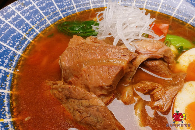 [食記] 新竹竹北-麵角麵食館 メン角 Q彈不軟爛烏龍麵 麻辣排骨麵軟嫩又開胃 豬肉胡麻拌麵焦香豬肉好對味