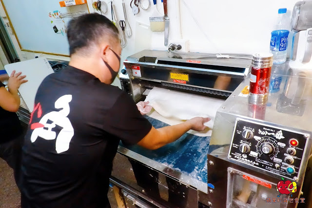 [食記] 新竹竹北-麵角麵食館 メン角 Q彈不軟爛烏龍麵 麻辣排骨麵軟嫩又開胃 豬肉胡麻拌麵焦香豬肉好對味