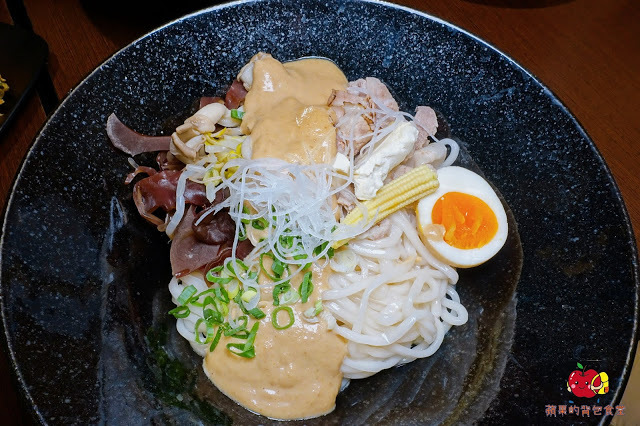 [食記] 新竹竹北-麵角麵食館 メン角 Q彈不軟爛烏龍麵 麻辣排骨麵軟嫩又開胃 豬肉胡麻拌麵焦香豬肉好對味