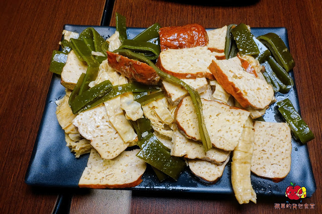 [食記] 新竹竹北-麵角麵食館 メン角 Q彈不軟爛烏龍麵 麻辣排骨麵軟嫩又開胃 豬肉胡麻拌麵焦香豬肉好對味