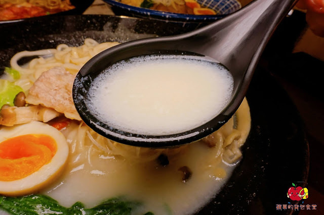 [食記] 新竹竹北-麵角麵食館 メン角 Q彈不軟爛烏龍麵 麻辣排骨麵軟嫩又開胃 豬肉胡麻拌麵焦香豬肉好對味