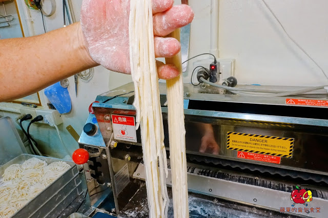 [食記] 新竹竹北-麵角麵食館 メン角 Q彈不軟爛烏龍麵 麻辣排骨麵軟嫩又開胃 豬肉胡麻拌麵焦香豬肉好對味