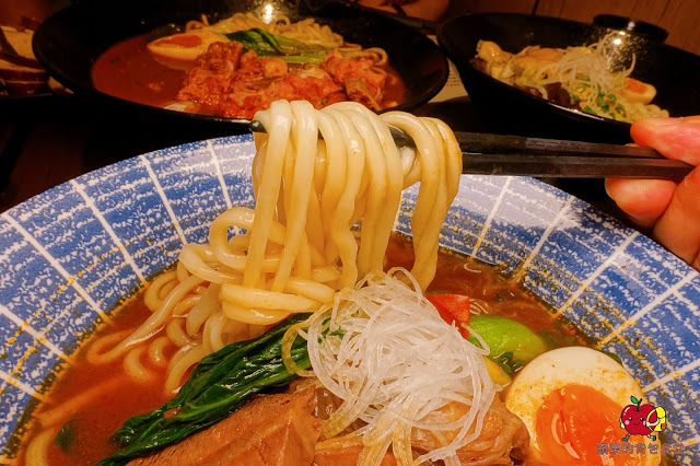 [食記] 新竹竹北-麵角麵食館 メン角 Q彈不軟爛烏龍麵 麻辣排骨麵軟嫩又開胃 豬肉胡麻拌麵焦香豬肉好對味