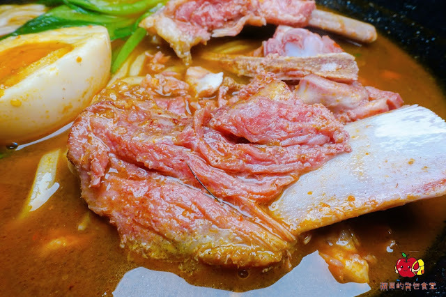 [食記] 新竹竹北-麵角麵食館 メン角 Q彈不軟爛烏龍麵 麻辣排骨麵軟嫩又開胃 豬肉胡麻拌麵焦香豬肉好對味