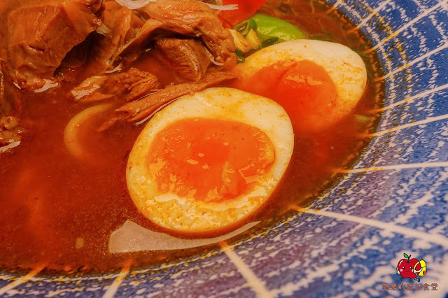 [食記] 新竹竹北-麵角麵食館 メン角 Q彈不軟爛烏龍麵 麻辣排骨麵軟嫩又開胃 豬肉胡麻拌麵焦香豬肉好對味