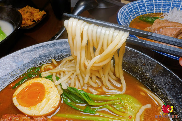[食記] 新竹竹北-麵角麵食館 メン角 Q彈不軟爛烏龍麵 麻辣排骨麵軟嫩又開胃 豬肉胡麻拌麵焦香豬肉好對味