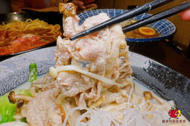 [食記] 新竹竹北-麵角麵食館 メン角 Q彈不軟爛烏龍麵 麻辣排骨麵軟嫩又開胃 豬肉胡麻拌麵焦香豬肉好對味