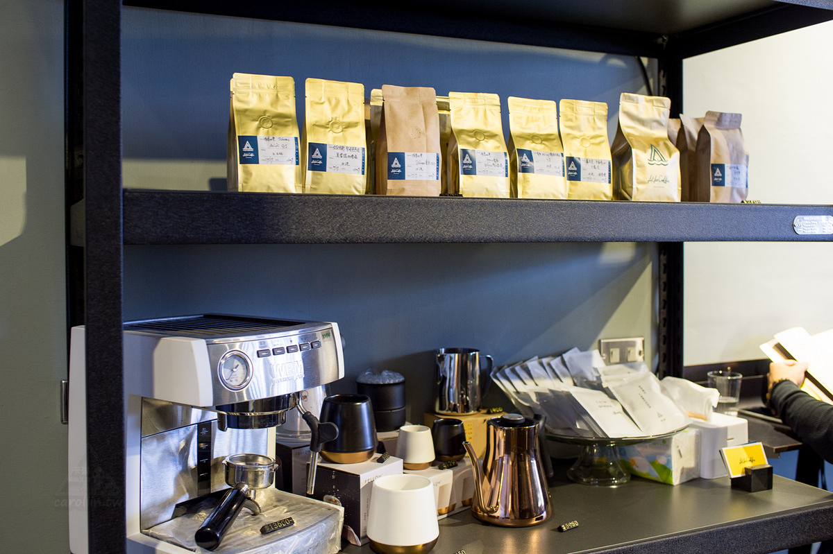 《艾咖啡 ALFEE COFFEE 》拉花冠軍 自家烘焙咖啡館 - 卡琳。摸魚兒趣