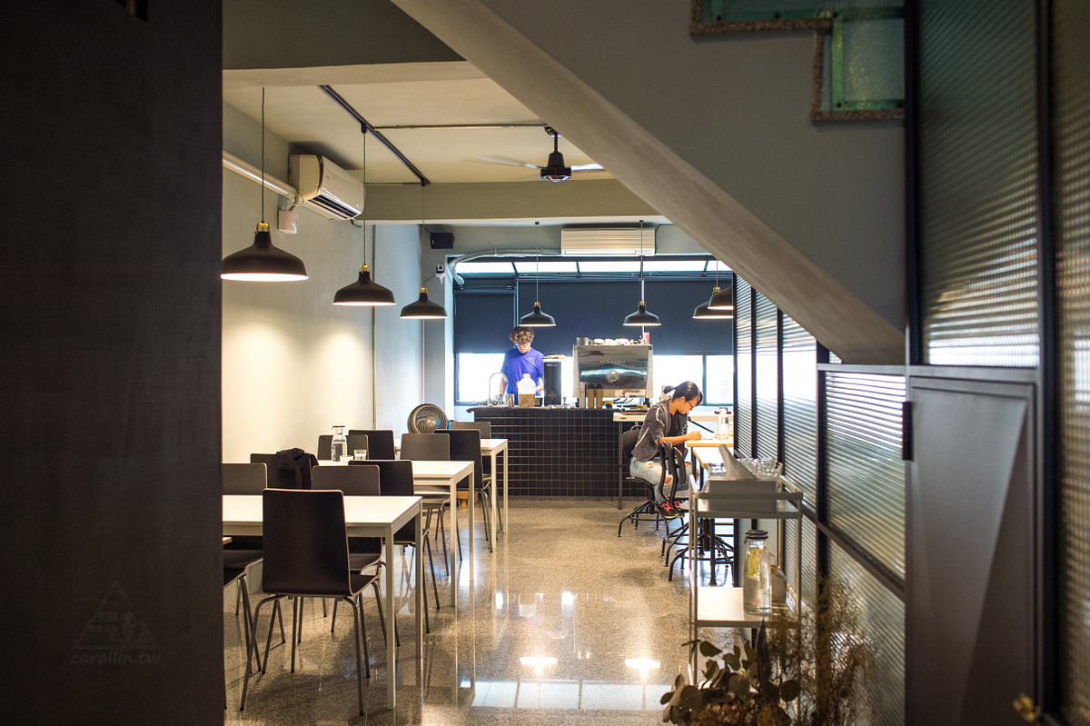 《艾咖啡 ALFEE COFFEE 》拉花冠軍 自家烘焙咖啡館 - 卡琳。摸魚兒趣