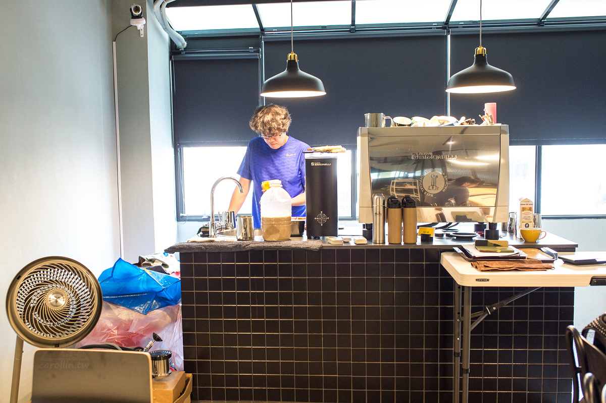 《艾咖啡 ALFEE COFFEE 》拉花冠軍 自家烘焙咖啡館 - 卡琳。摸魚兒趣