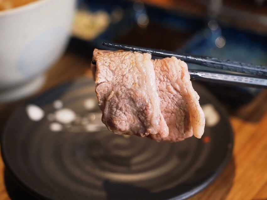 新北板橋府中燒肉推薦《町燒酒食》獨棟日式炭火烤肉居酒屋，夜晚氣氛滿點的炭火燒肉店