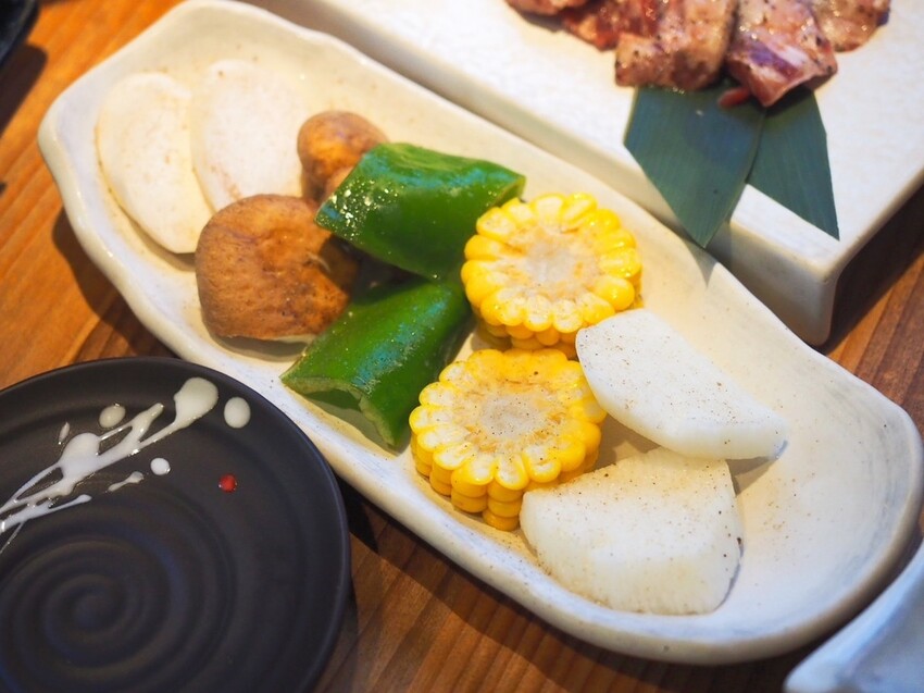 新北板橋府中燒肉推薦《町燒酒食》獨棟日式炭火烤肉居酒屋，夜晚氣氛滿點的炭火燒肉店