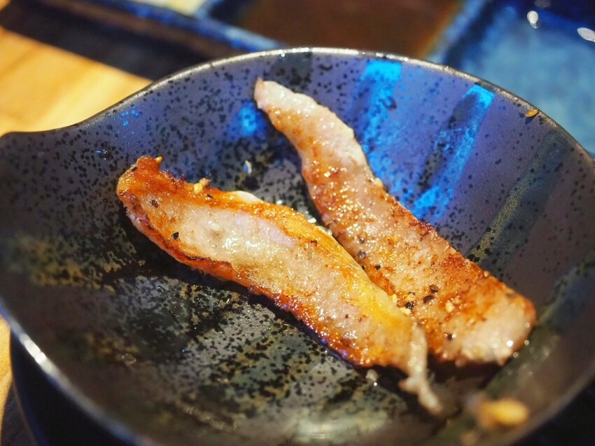 新北板橋府中燒肉推薦《町燒酒食》獨棟日式炭火烤肉居酒屋，夜晚氣氛滿點的炭火燒肉店