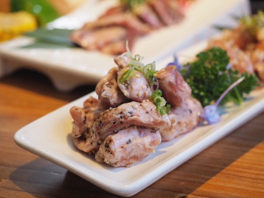 新北板橋府中燒肉推薦《町燒酒食》獨棟日式炭火烤肉居酒屋，夜晚氣氛滿點的炭火燒肉店