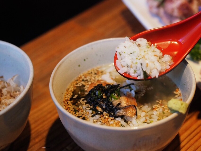 新北板橋府中燒肉推薦《町燒酒食》獨棟日式炭火烤肉居酒屋，夜晚氣氛滿點的炭火燒肉店